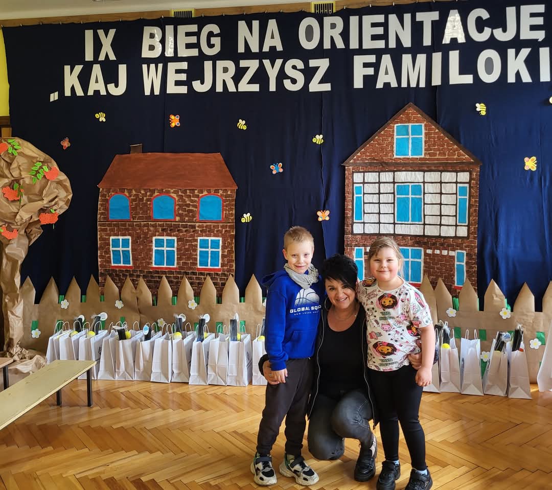 Bieg na orientację - dzieci z Panią Izą